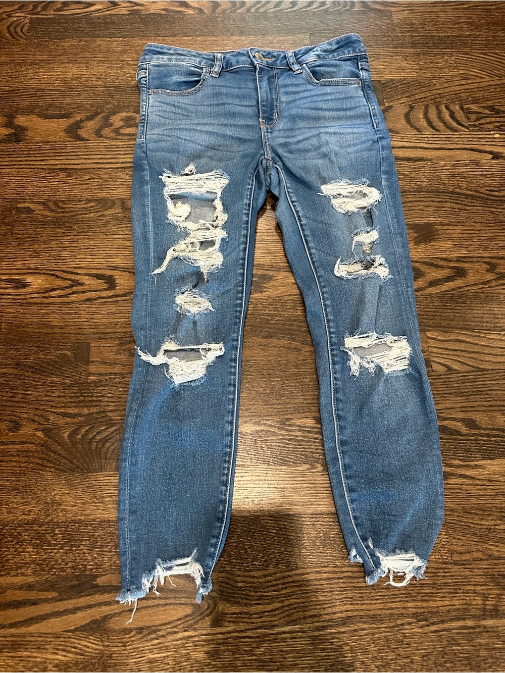 American Eagle Women’s Ripped Skinny Jean